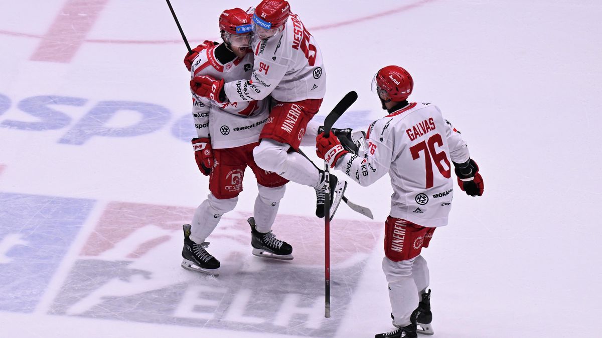 Dokonal senzační obrat Třince. Plácnul jsem do puku a slyšel řvát celý stadion. Neskutečná euforie, radoval se Michal Kovařčík